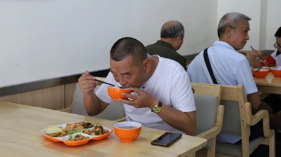 津津有味享受美食