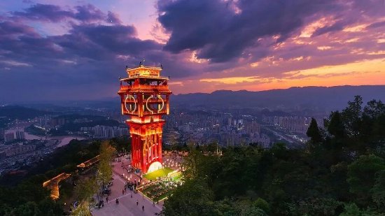 赏月活动现场。（李平 摄）