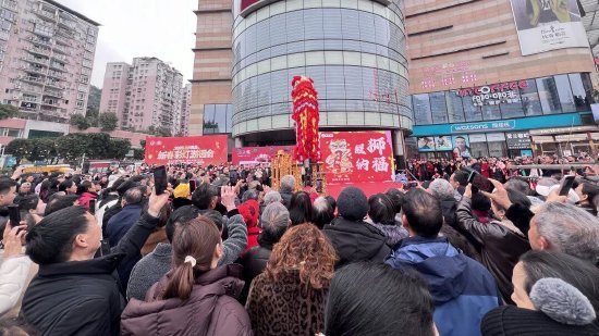 罗浮广场举办醒狮表演带动消费升温