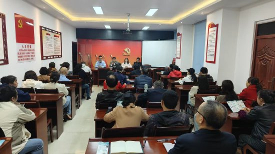 通过各种形式，全方位开展政策宣传与解读