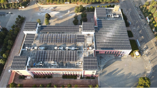 云南民族大学雨花校区内的屋顶分布式光伏