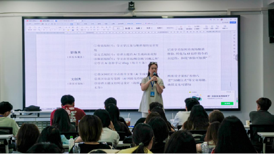 学生们分组讨论，落地优化