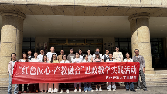 学生在达州元达联合医院实践基地参加实践活动