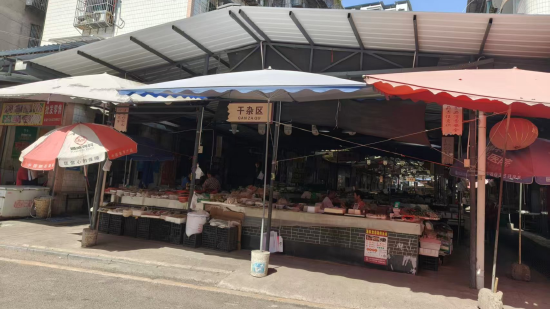 整改后市场干净整洁