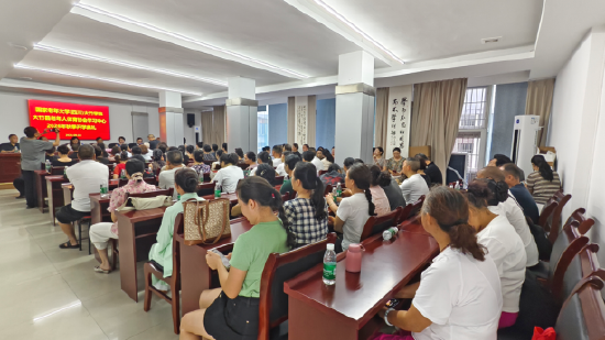 图为：参会学员