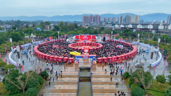大竹肉丁面“新年第一面“活动现场（姚闯摄）