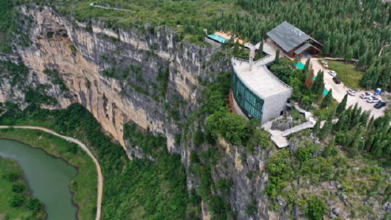 安龙悬崖酒店 图/刘朝富