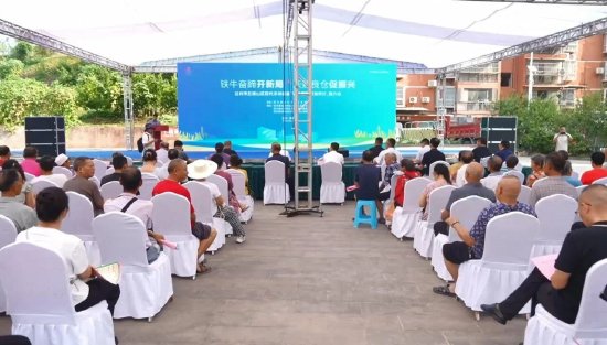达州丘陵山区现代农林装备“农机惠万家地市行”推介会走进达川区渡市镇。