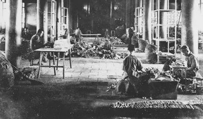 1930年代,中央研究院历史所人员在整理古籍