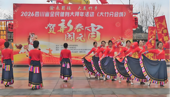 老年学员舞蹈表演