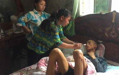 家人照顾谢云涛