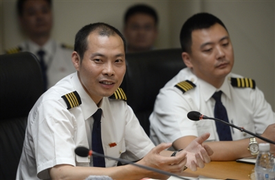 5月16日成都,川航3U8633重庆-拉萨机组召开媒体见面会