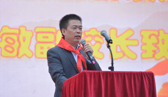 滨河学校副校长蔡敏致辞