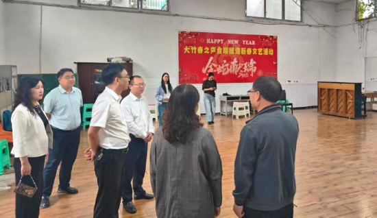 调研组在西城社区学习中心参观