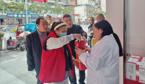 指导商户使用灭火器