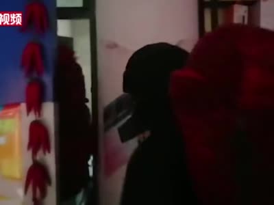 四川泸县6.0级地震 楼房窗户悬在高空