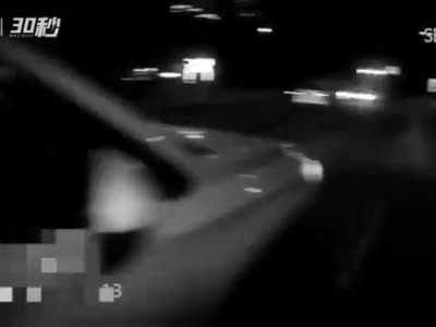 老人脑出血遇车辆限号 成都上演“生死时速”12分钟护送就医