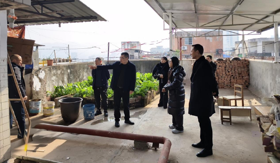 图为：中华花园小区检查现场