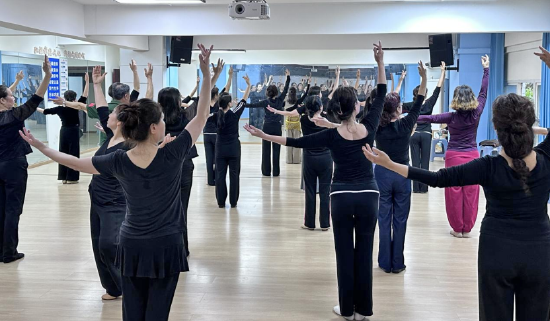 张家坝社区舞蹈班课堂