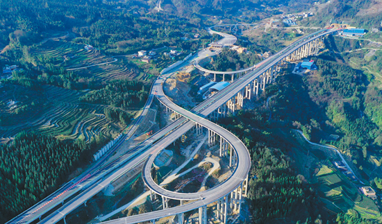 宜彝高速西部洞群立交