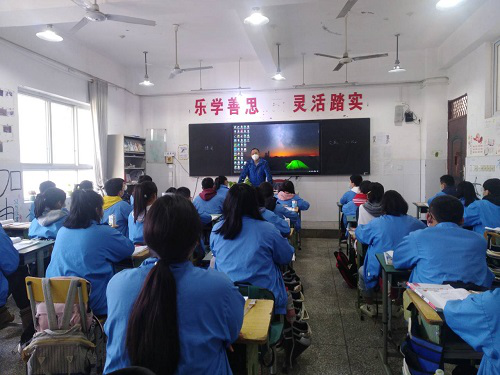 灵关中学开学安全第一课