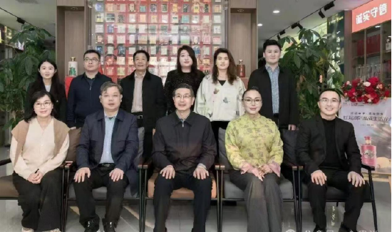 图说：联合临沂市作家协会举办“雪茄与文人”文学沙龙