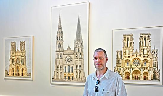 摄影师马库斯·布鲁奈蒂近照。本文图片均为 Markus Brunetti / Yossi Milo gallery 图