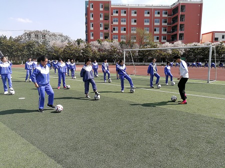 郑荣焦老师足球课