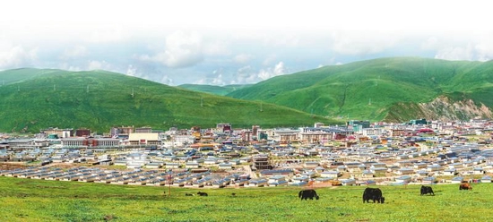 色达县色柯镇安康社区是甘孜州规模最大的易地扶贫搬迁集中安置点。 （色达县委宣传部供图）