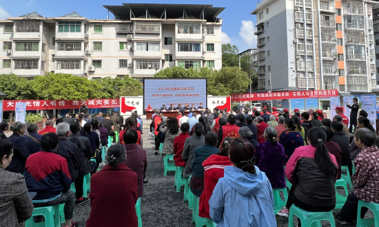 高新區(qū)堰壩社區(qū)開展“5.12”防災減災宣傳進行社區(qū)