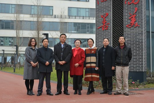 成都儿童发展教育研究中心正式落户成都青苏职中合影留念