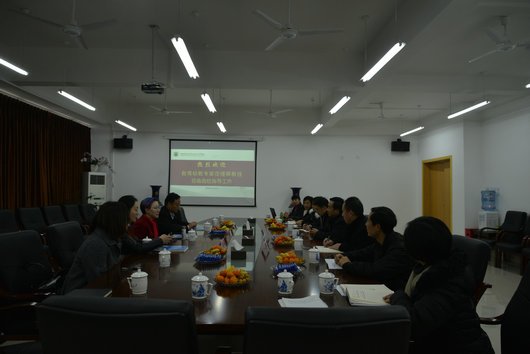专家、企业和学校在青苏职中厚德楼座谈交流