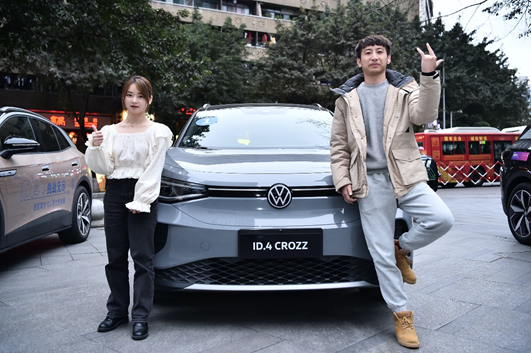 亚军:蜀锦传媒 周德琼,成都电台FM94.6 程鹏