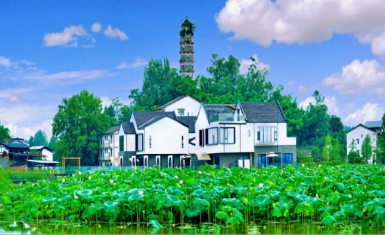 打造田城特色民宿，变“过路客”为“过夜客”，延伸文旅消费链条