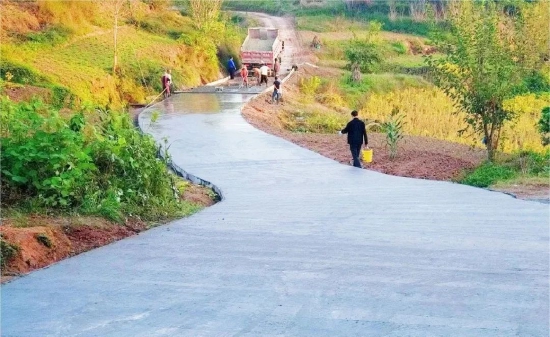 西兴寺村道路硬化