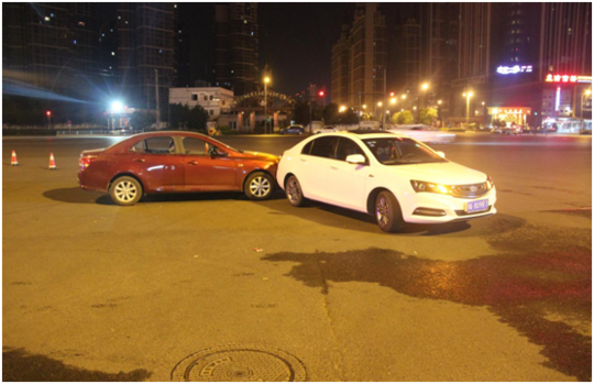 成都女司机酒驾同伙顶包阻碍执法 三人均被拘留