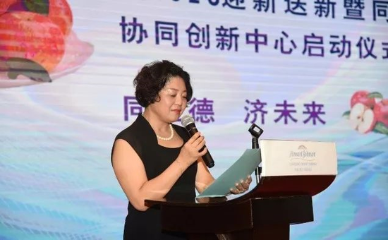 李艳主任宣读贺信