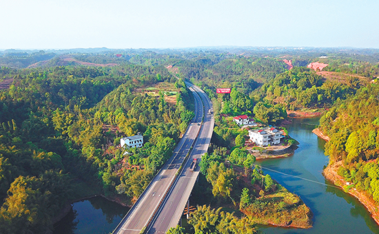 内宜高速公路是宜宾境内建成的第一条高速公路