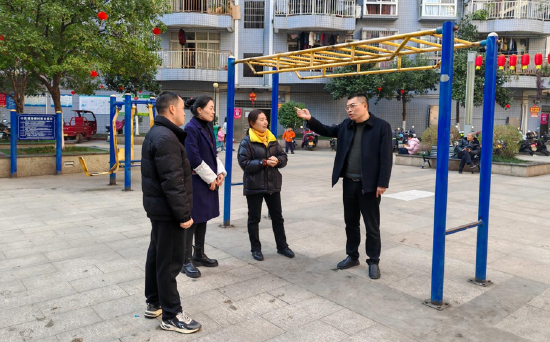 图为：中华花园小区检查现场