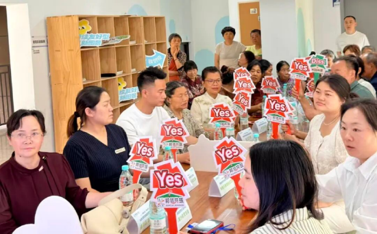 品质共建大会现场，业主们来进行投票