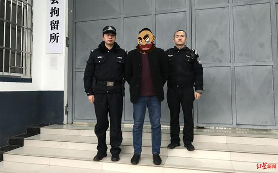 ↑范某被警方拘留