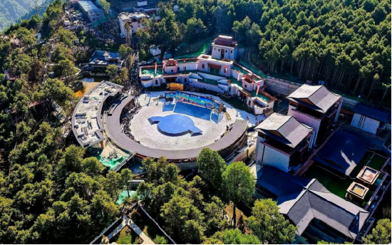云上跑马山（中共康定市委宣传部 供图）
