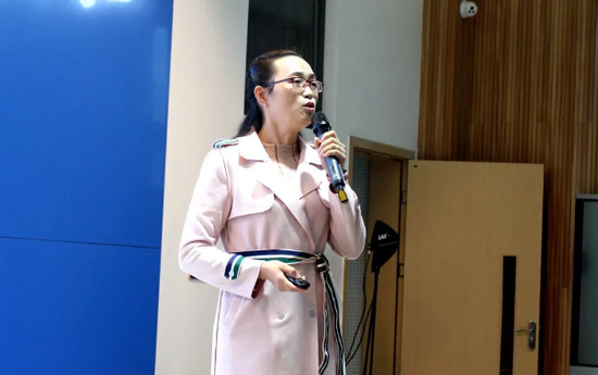 ▲大面小学冯玉兰老师发言