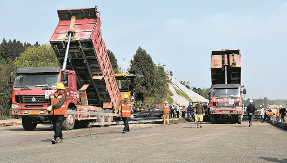 的路面施工现场