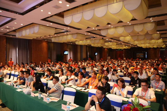 告别传统 车靓专家一升水洗车登陆成都