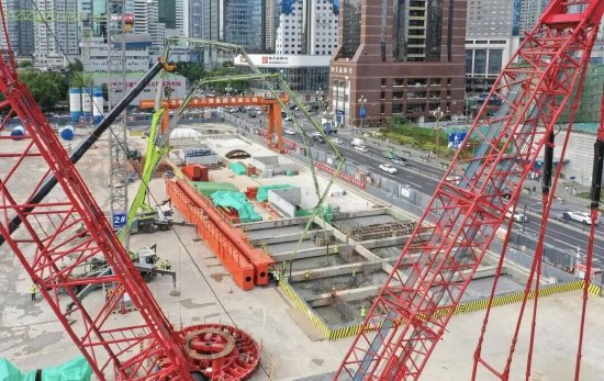 建设中的18号线三期骡马市站