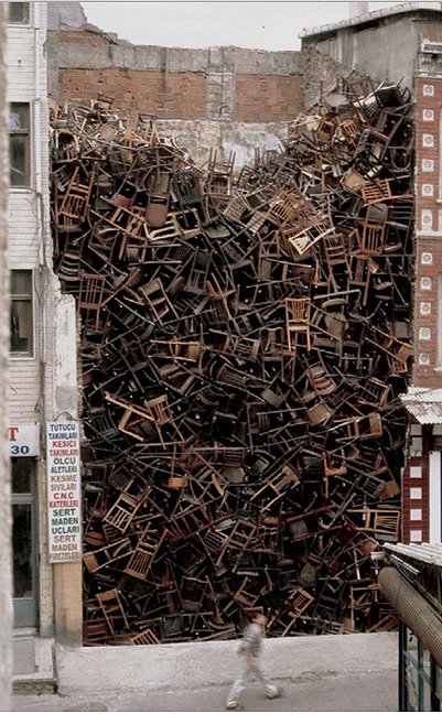 桃瑞丝·沙尔塞朵,1600张椅子,2003年,现场装置,伊斯坦布尔