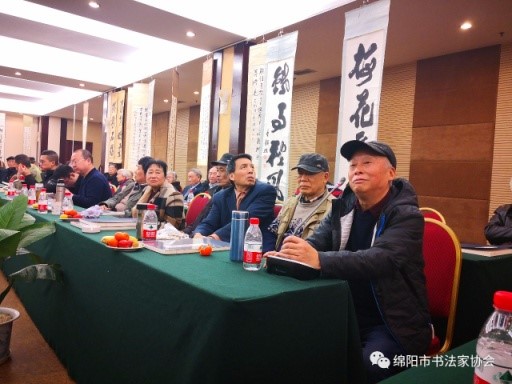▲童韵樵老先生的儿子雷英武向来宾致答谢辞。