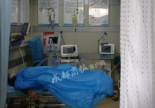 中年男子昏迷成都街头抢救无效离世 身旁还有