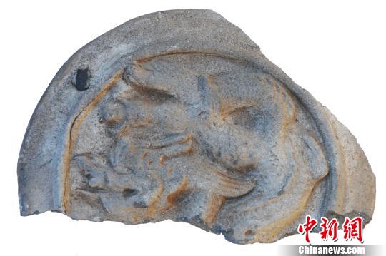琉璃寺遗址出土的龙纹瓦当 钟欣 摄